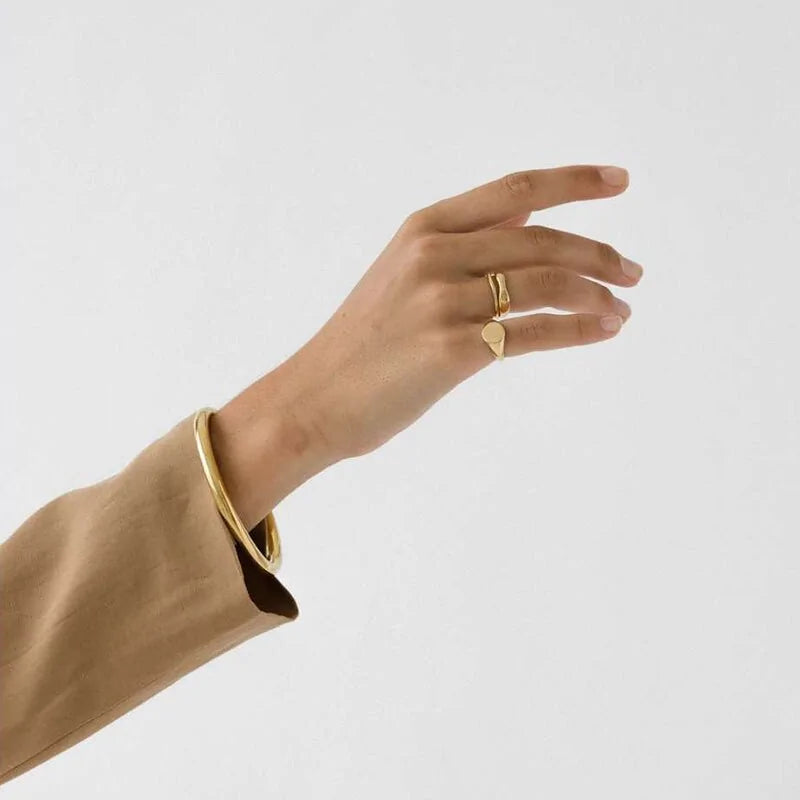 High-End Gold Stripe Rings