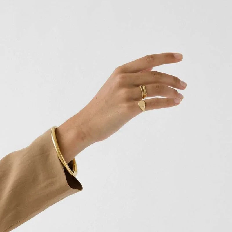 High-End Gold Stripe Rings